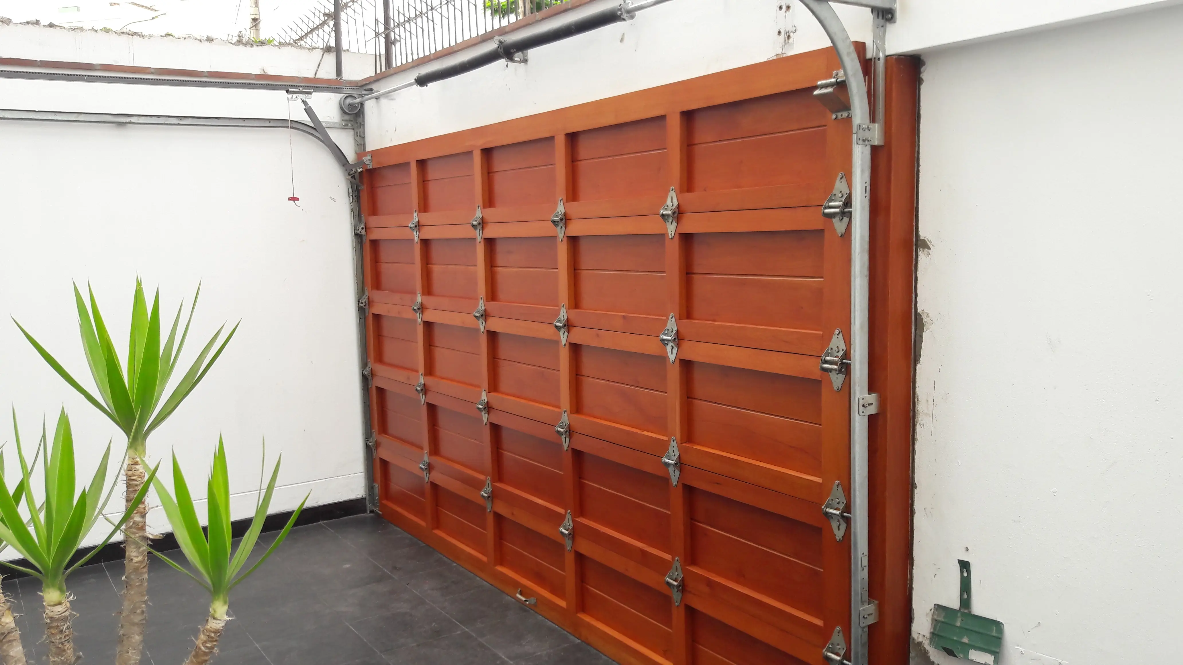 PUERTAS LEVADIZAS VICMA