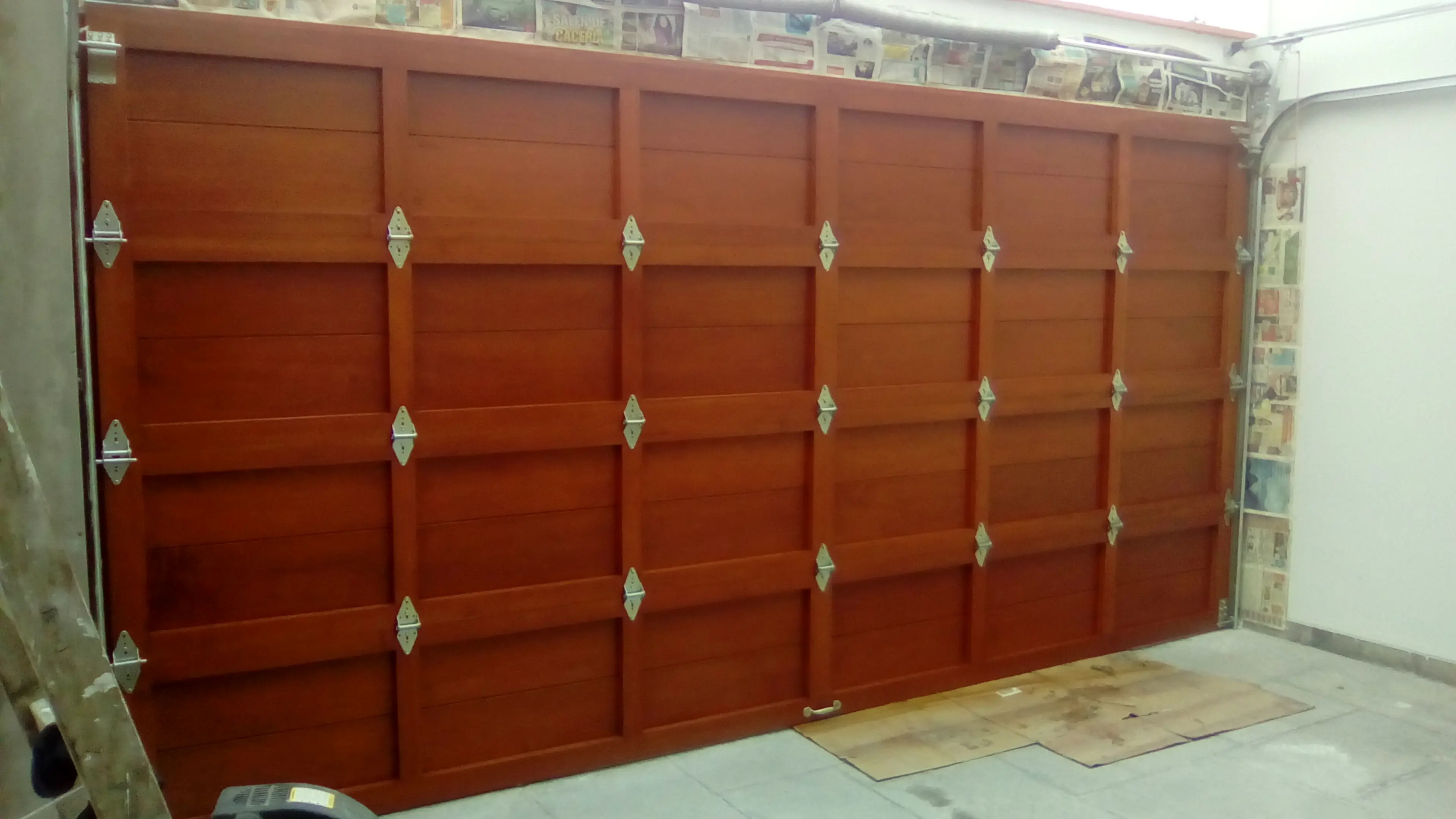 PUERTAS LEVADIZAS EN SAN JUAN DE MIRAFLORES- VICMA