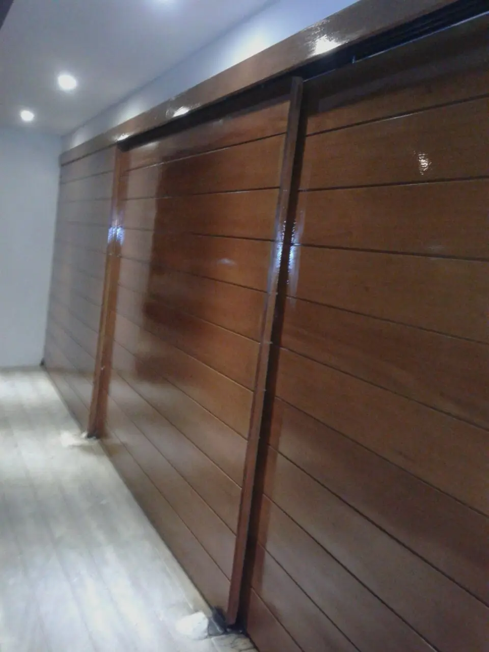 PUERTAS LEVADIZAS EN SAN JUAN DE MIRAFLORES- VICMA