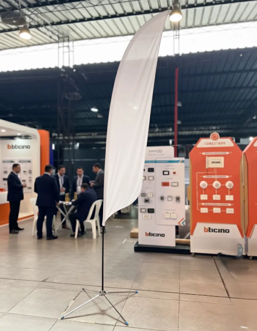 Banderola Publicitaria Máxima Altura y Visibilidad Exterior