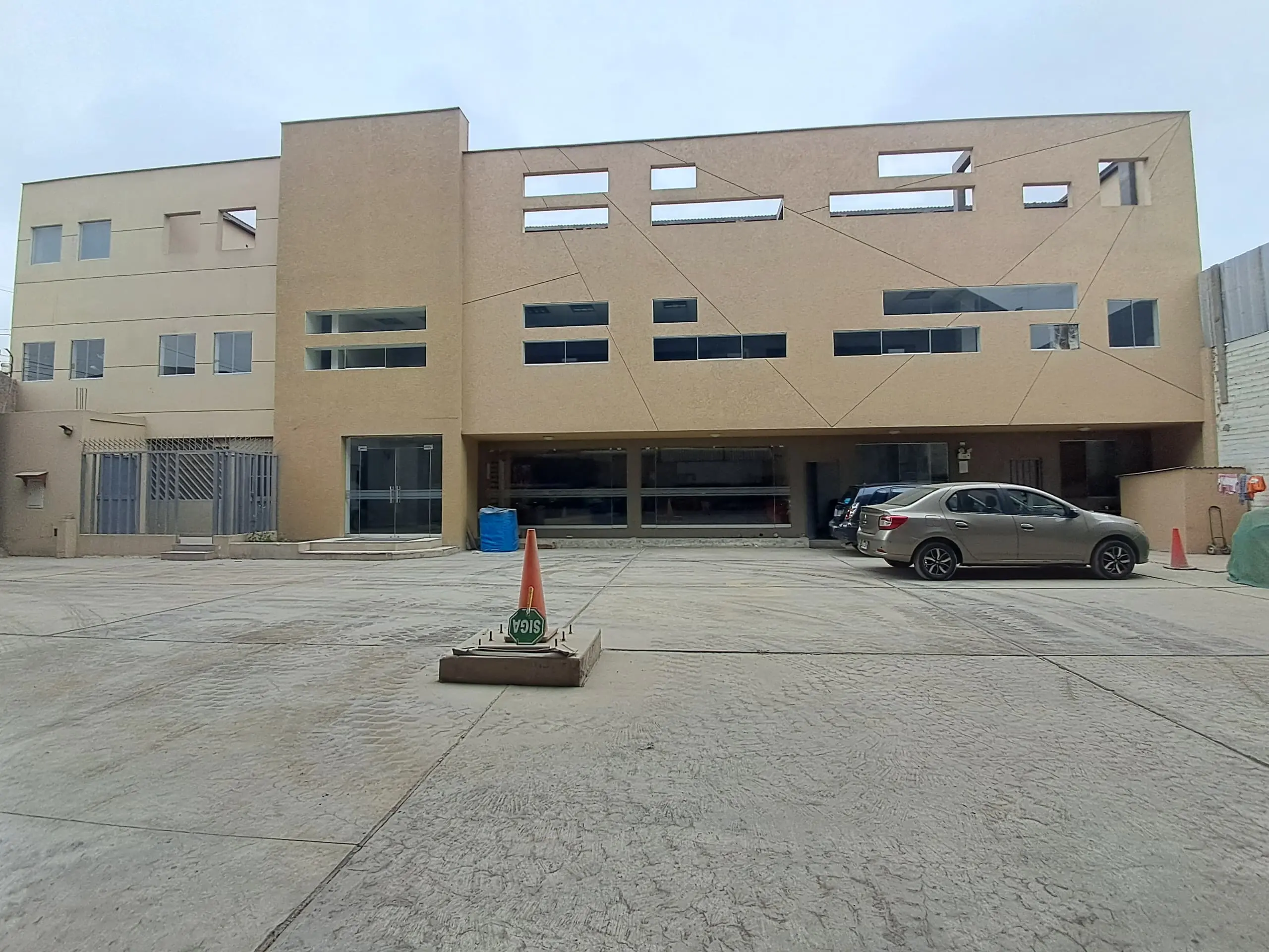 VENDO LOCAL INDUSTRIA LIVIANA - V.E. SALVADOR