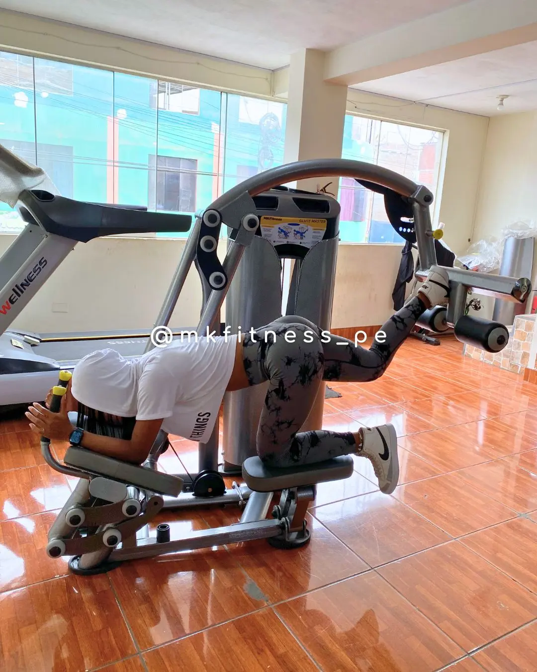 Equipos de gimnasio profesionales MK FITNESS