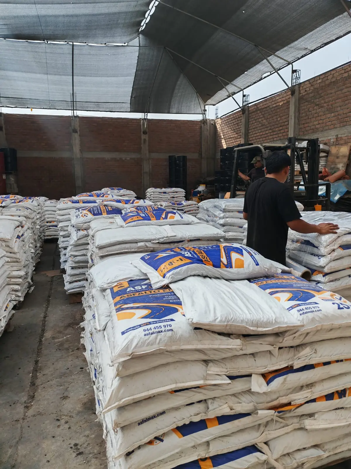 Repare baches de manera rápida y eficiente con asfalto en fr