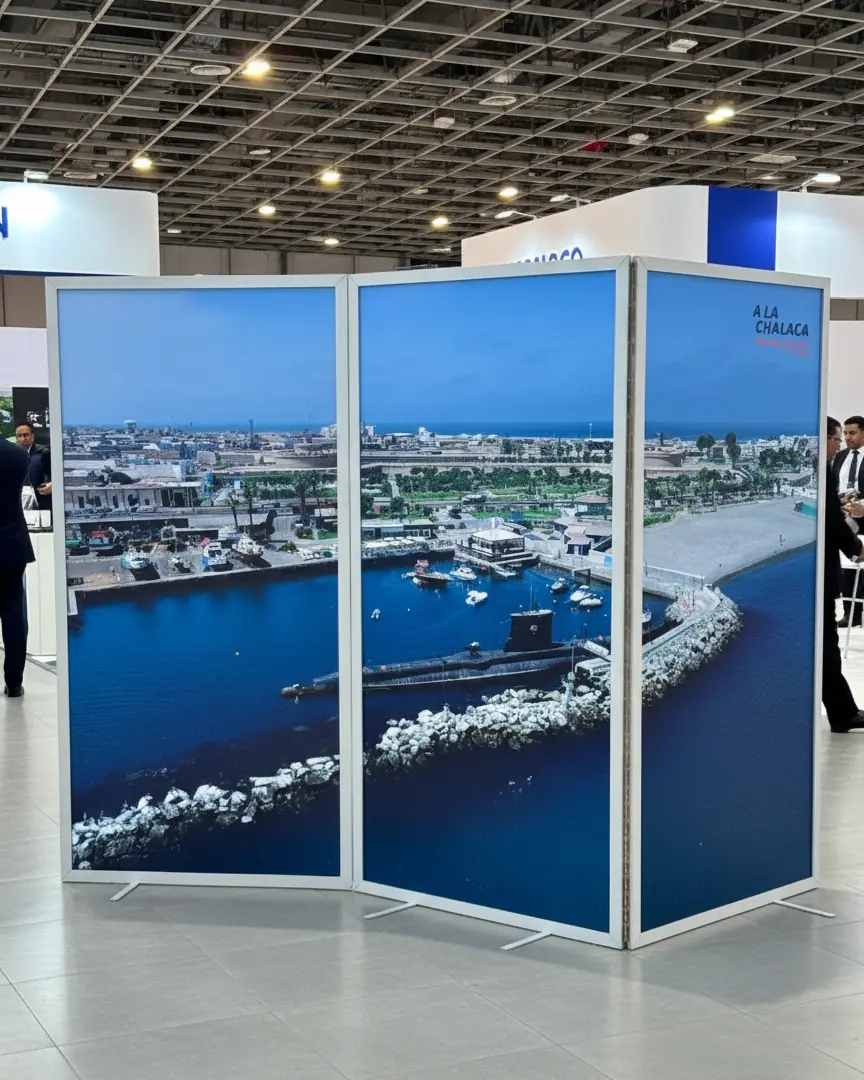 Biombo plegable publicitario para eventos y promociones