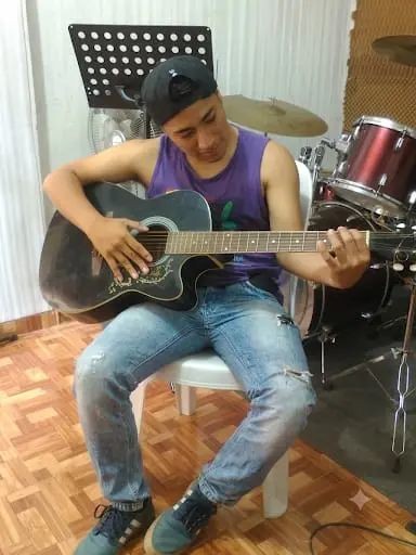 CLASES DE GUITARRA EN LIMA PERU