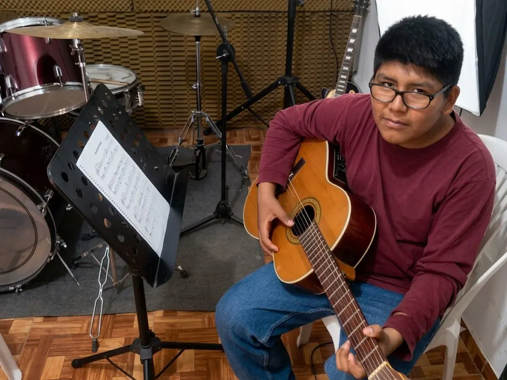 CLASES DE GUITARRA EN LIMA PERU
