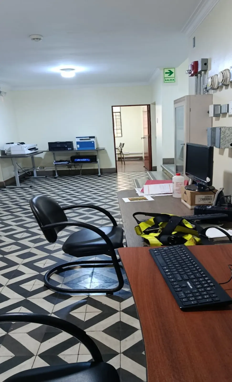 LOCAL EN ESQUINA FTE MERCADO 300 560M2 659mil LIMA CERCADO