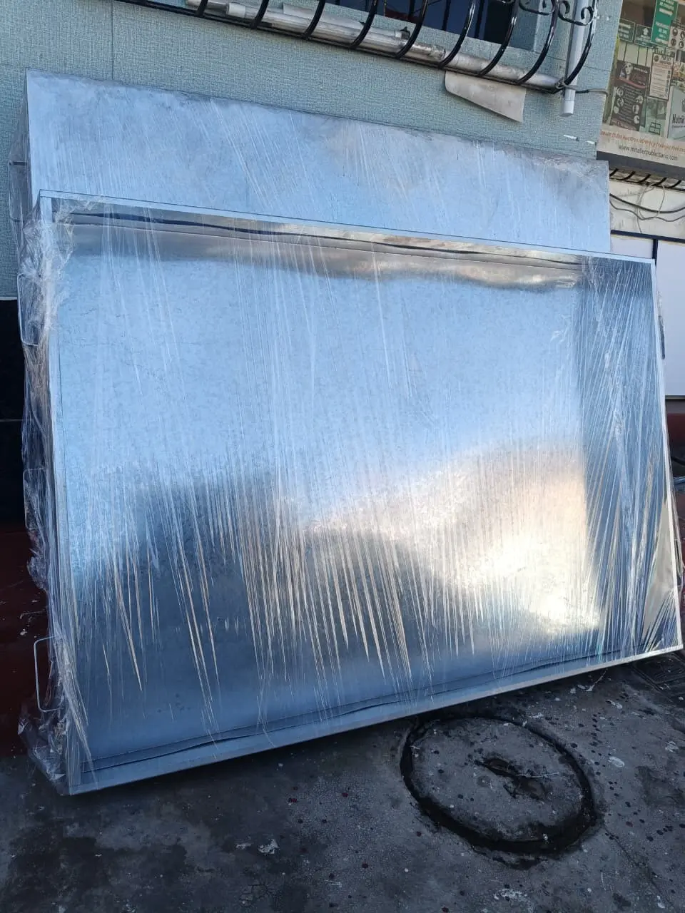 BANDEJAS METÁLICAS GALVANIZADAS ANTIDERRAME CON SUJECION