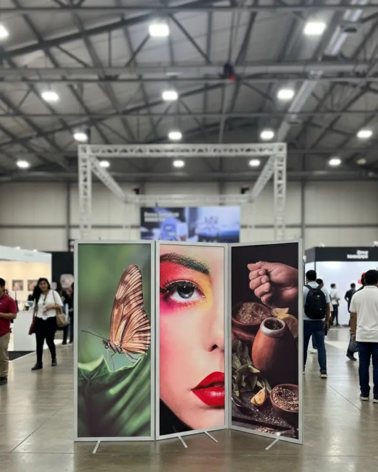 Biombo plegable publicitario para eventos y promociones