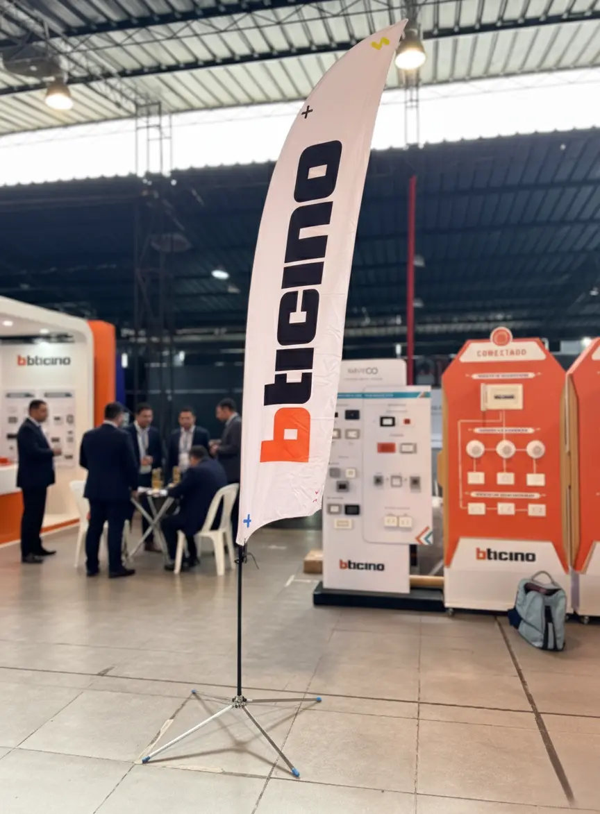 Pluma publicitaria importada base pesada para exteriores