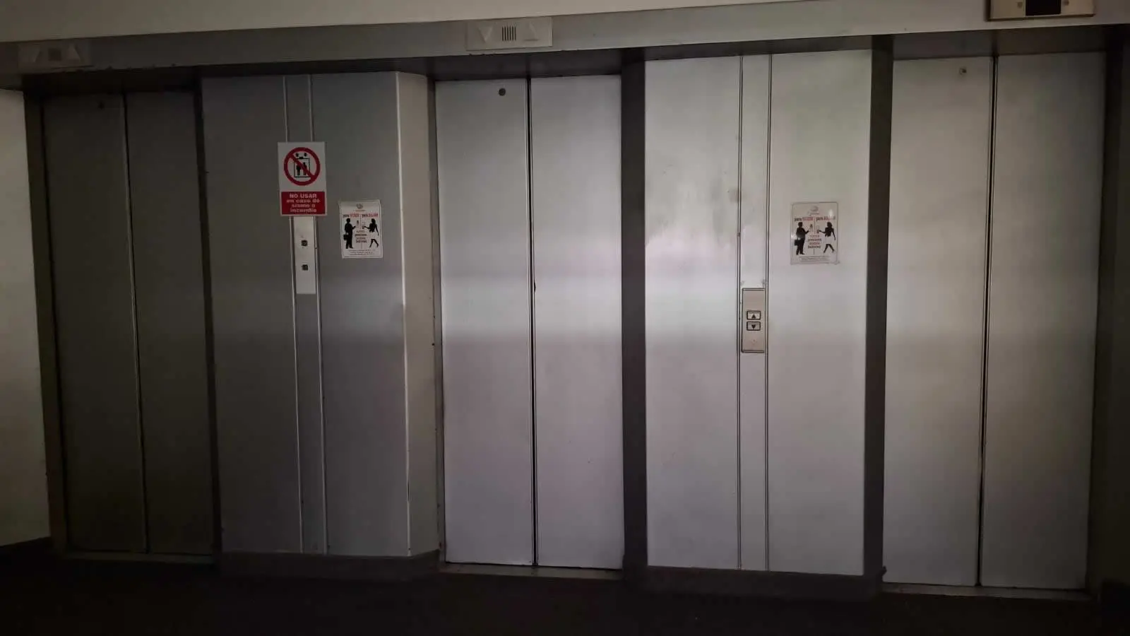 EN ALQUILER AMPLIA OFICINA EN ZONA COMERCIAL DE MIRAFLORES 