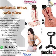 Juego erótico para parejas con amarre en manos cuello y mor