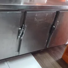 VENDO MESA REFRI 3 PUERTAS ACERO 2500 SOLES CHORRILLOS