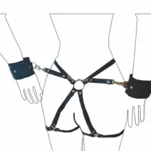 Arnes para gluteos con esposas