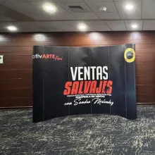 BACKING CURVO IMANTADO PARA EVENTOS Y FERIAS